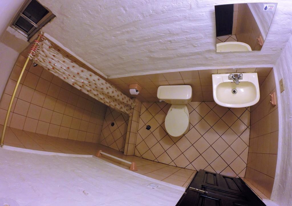 Hostal L'Auberge Inn Кито Экстерьер фото